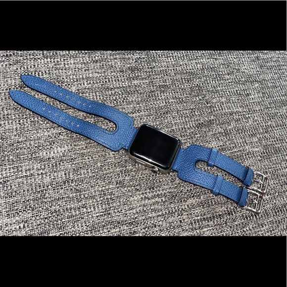 The Apple Watch Hermès with the Double Buckle Cuff - Picture 4 of 6